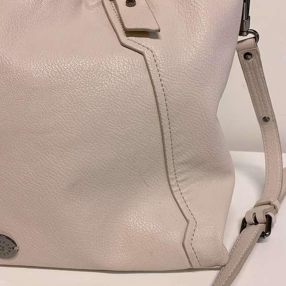 Pre-owned. BCBG Generation handbag with crossbody Strap. - Picture 6 of 6